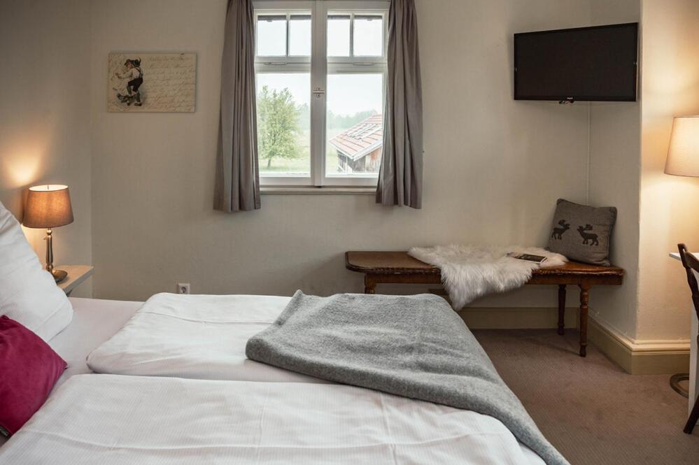 Allgaeuer Genusshotel Und Historischer Dorfgasthof Hirsch Leutkirch im Allgäu Buitenkant foto